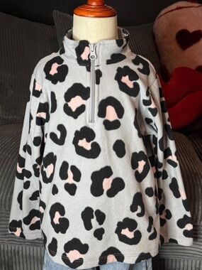 Kids toddler girl Bundle of 2 fleece zip ups 
Both size 5t